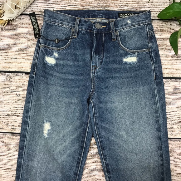 BlankNYC Embroidered High Rise Tapered Distressed Ankle Jeans Blue Denim Sz 24 - Picture 5 of 16